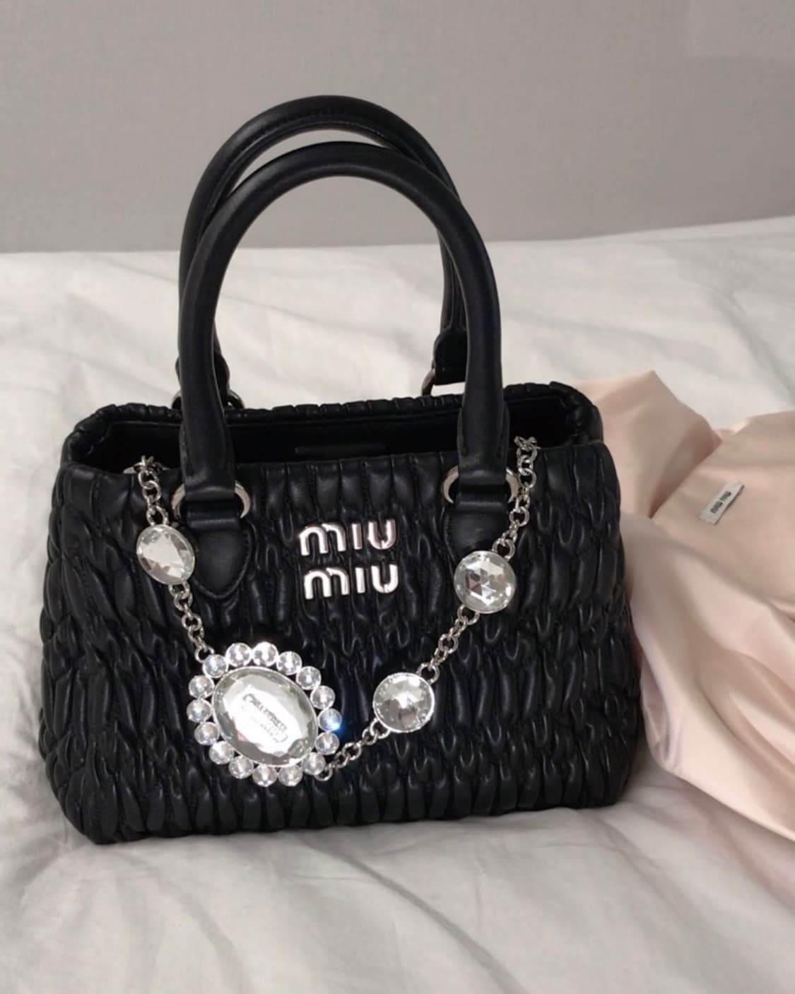 미우미우 크리스탈 핸드백 상품이미지1