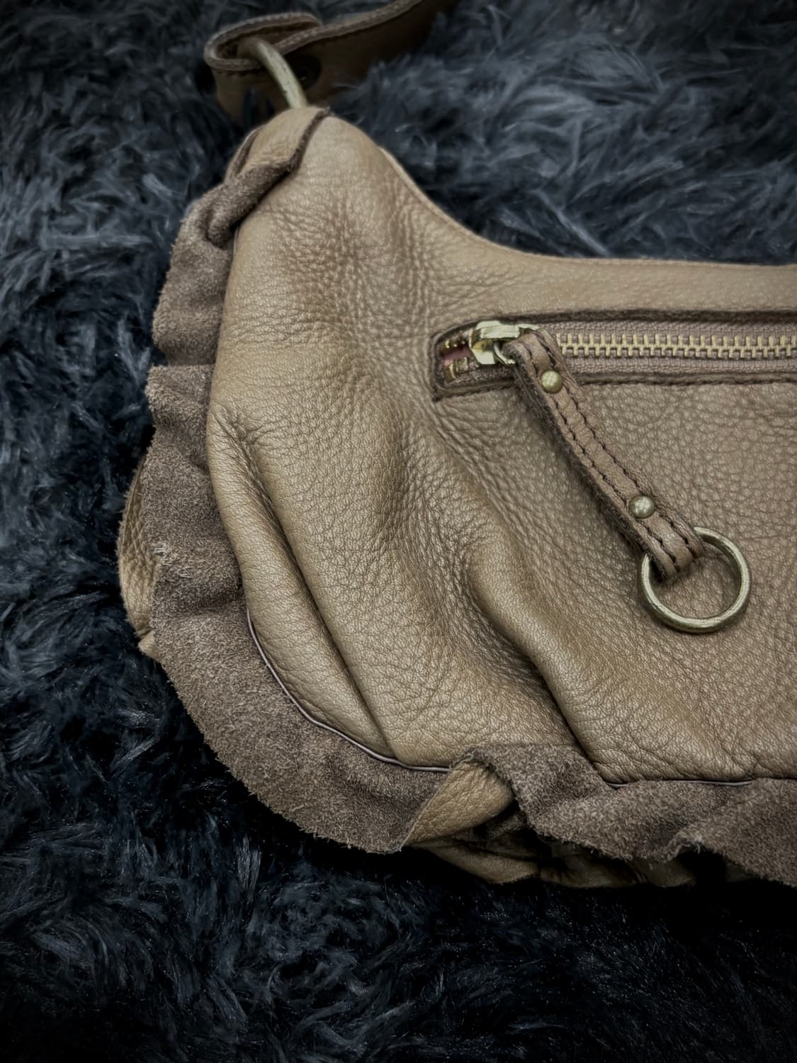 베이지 레더 덤플링 숄더백 상품이미지6