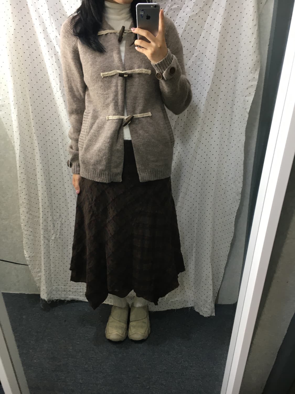 브라운 체크 언발 미디 스커트 상품이미지3