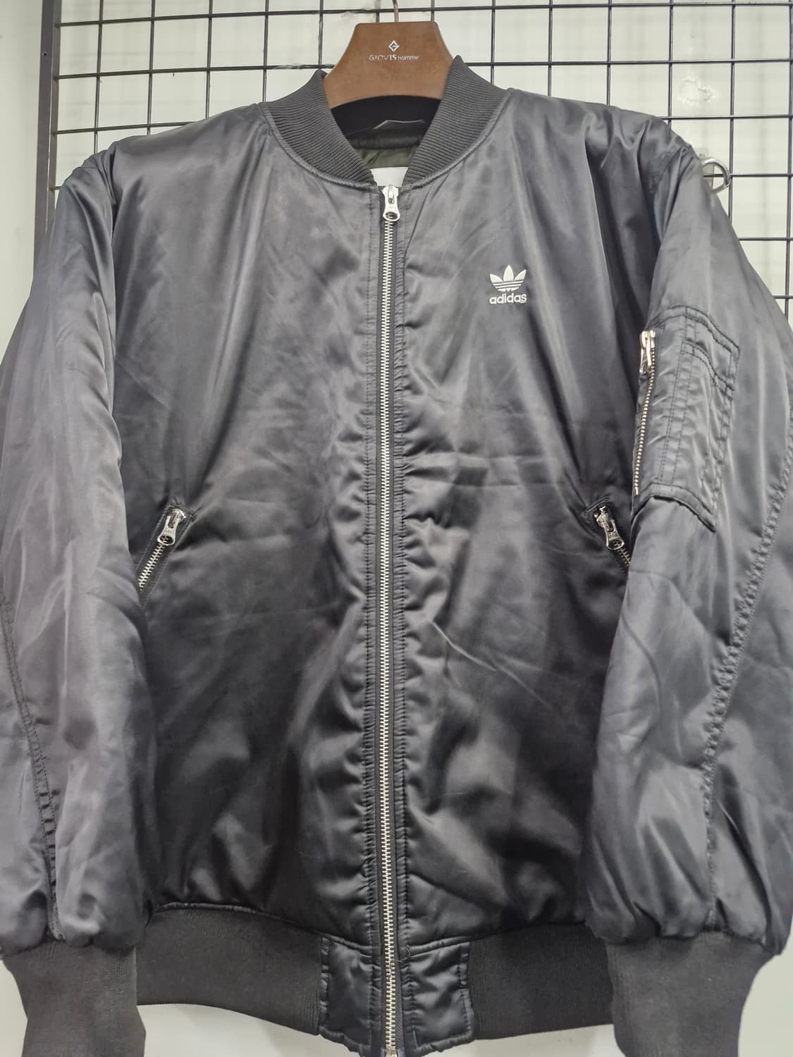 100L 아디다스 남녀공용 블랙 봄버 자켓. 상품이미지5