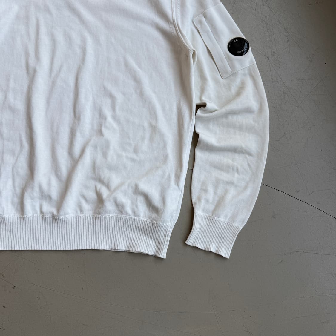 cp컴퍼니 화이트 렌즈 니트 상품이미지2