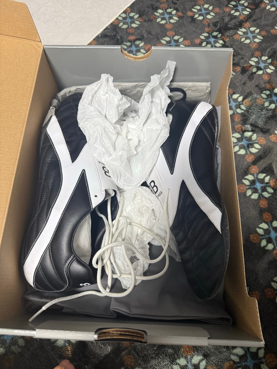 발렌시아가 젠 스니커즈 44사이즈 판매합니다 상품이미지6