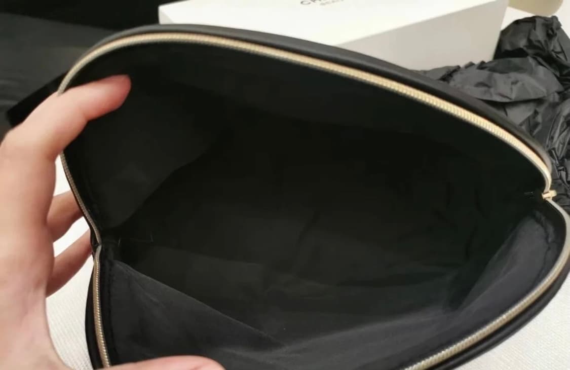 샤넬 뷰티 반달 파우치 상품이미지4