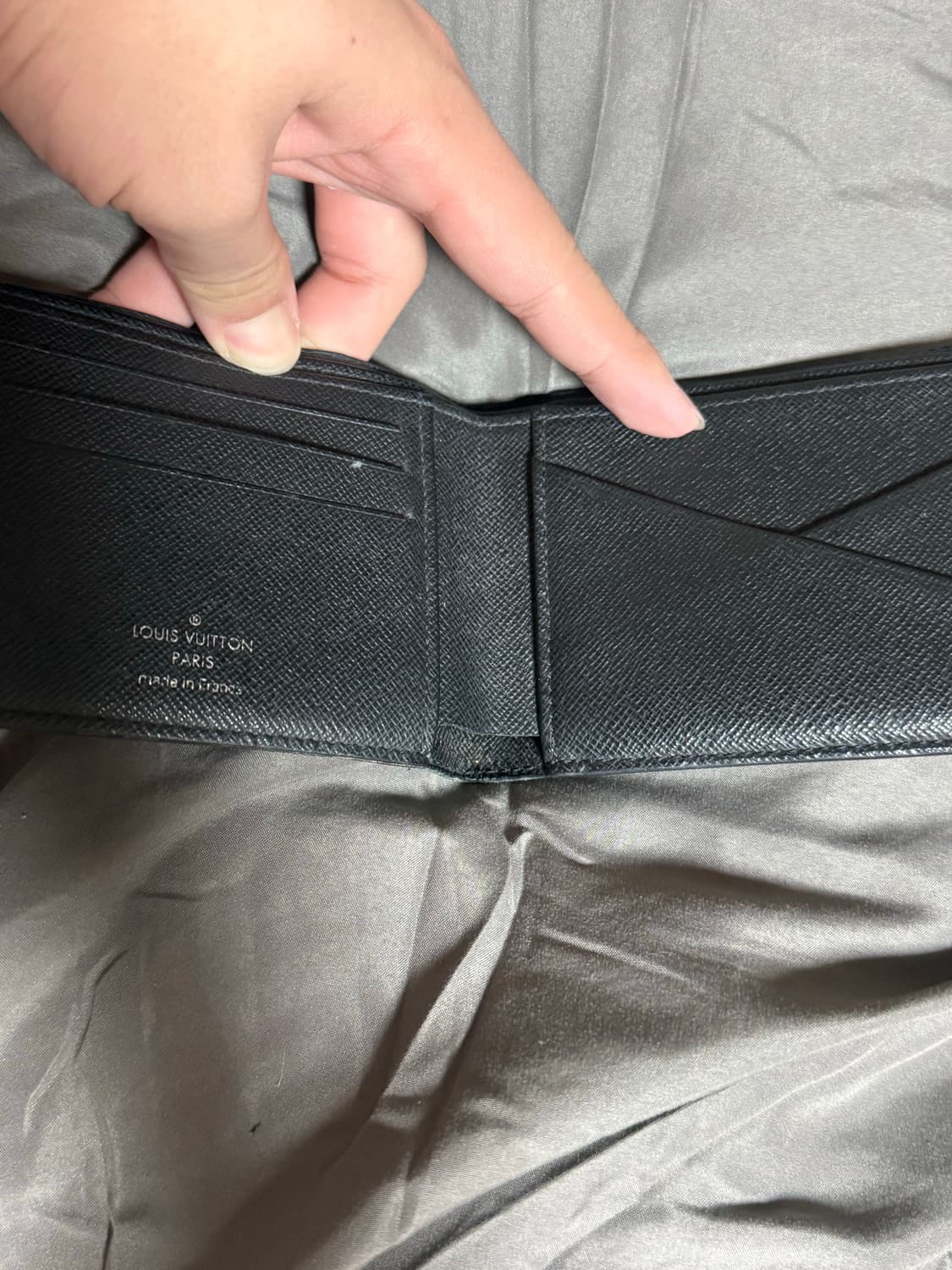 루이비통 모노그램 이클립스 반지갑 팝니다 상품이미지3