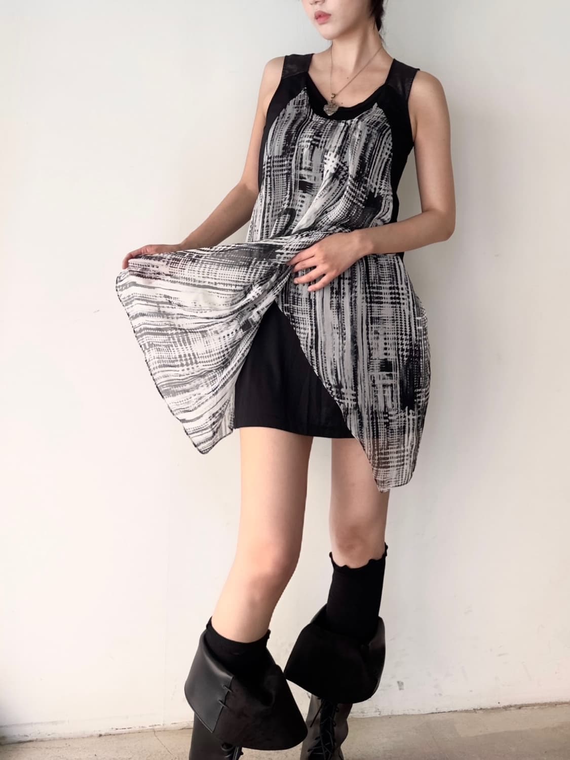 Geomatic painting unbal sleeveless  상품이미지6