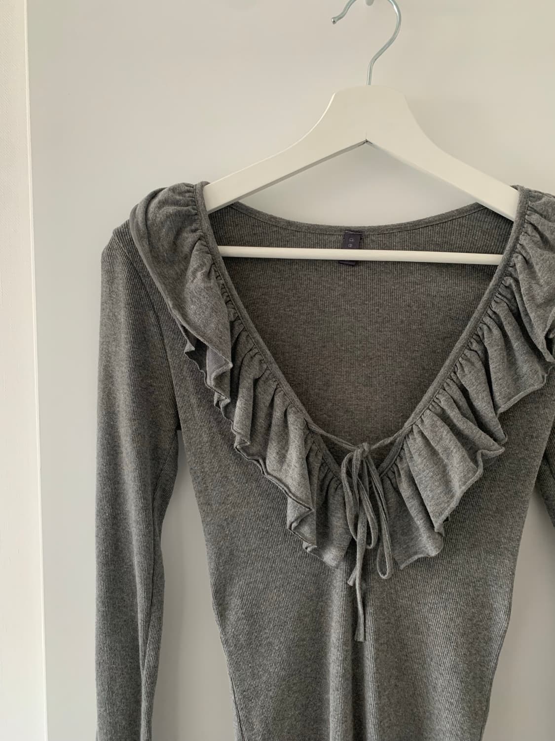 그레이 프릴 슬리브 상품이미지2