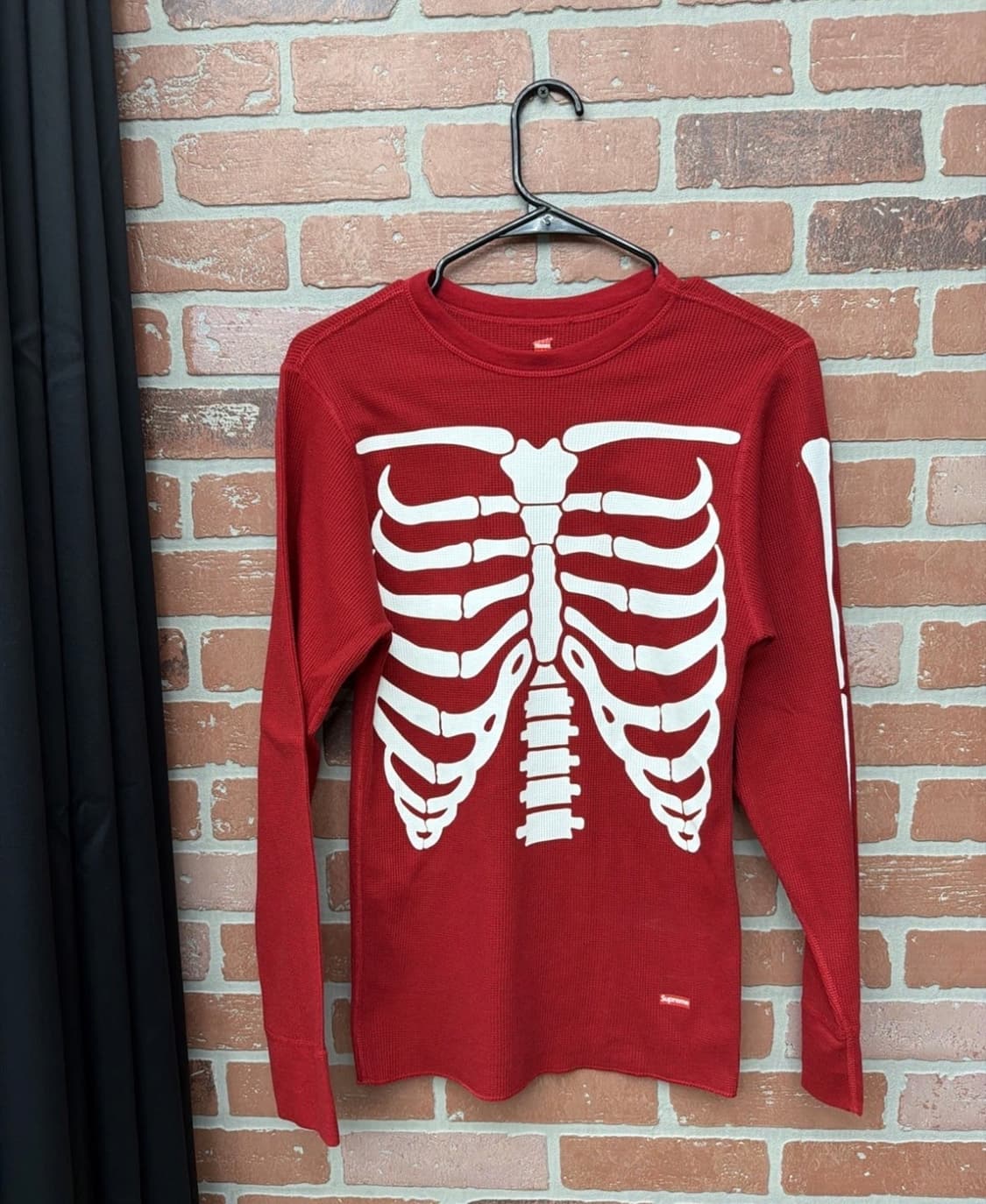 슈프림 헤인즈 본즈 써멀 크루 레드 (1개입) 상품이미지1