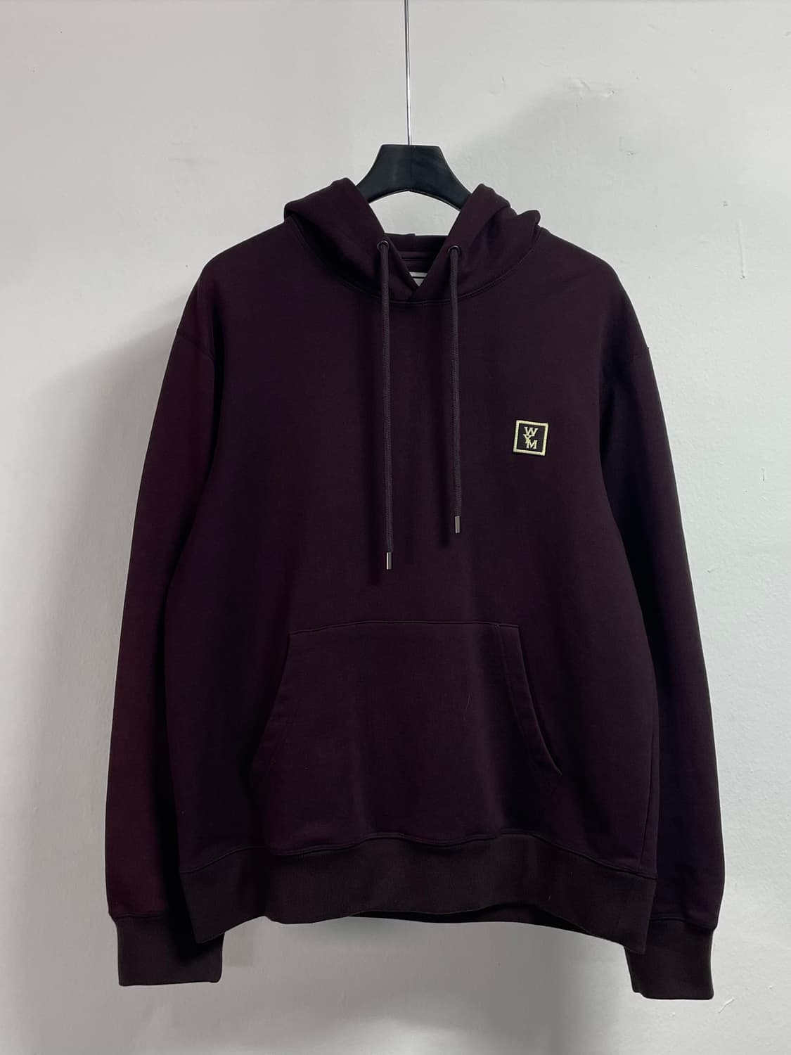 우영미 백로고 버건디 엠보싱 후드티 (on.551) 상품이미지1