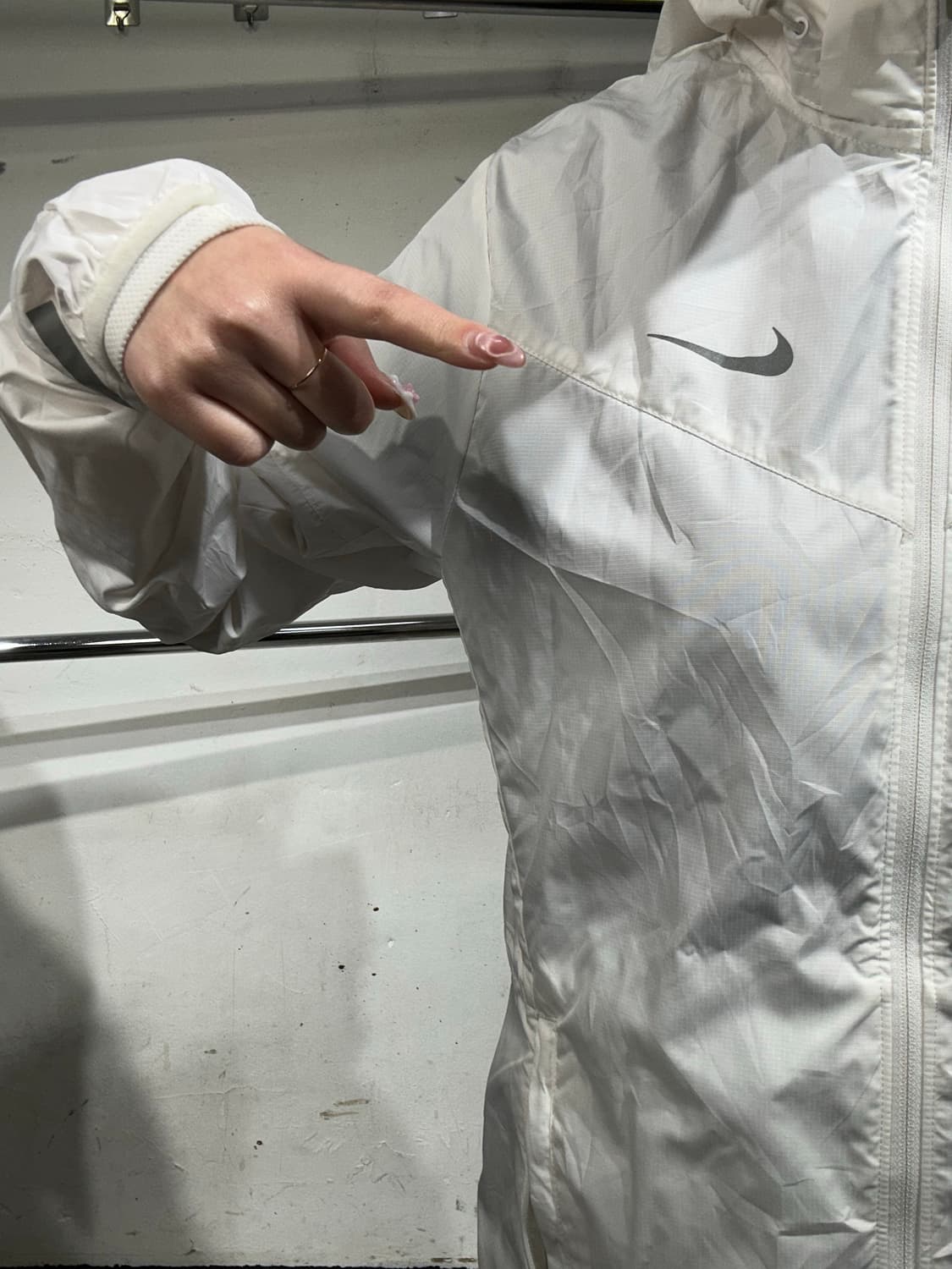 나이키 화이트 후드 바람막이 윈드러너 트랙 자켓 M 상품이미지4