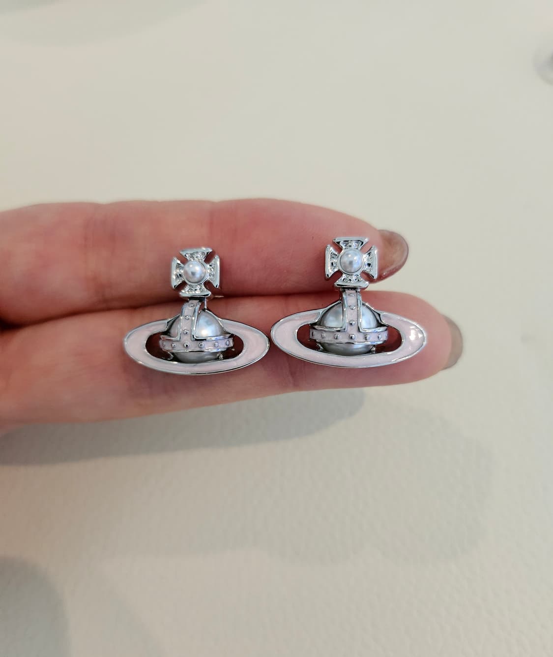 비비안웨스트우드 업사이클링 스왈진주 연핑크 귀걸이 상품이미지4