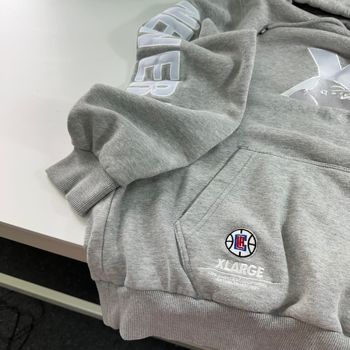 L 뉴에라 X 엑스라지 클리퍼스 그레이 백로고 후드티 상품이미지4