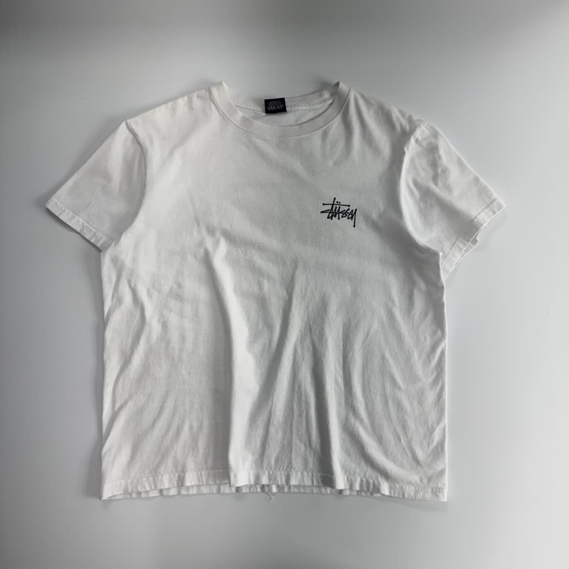 Stussy 스투시 차콜 백로고 화이트 반팔 상품이미지3