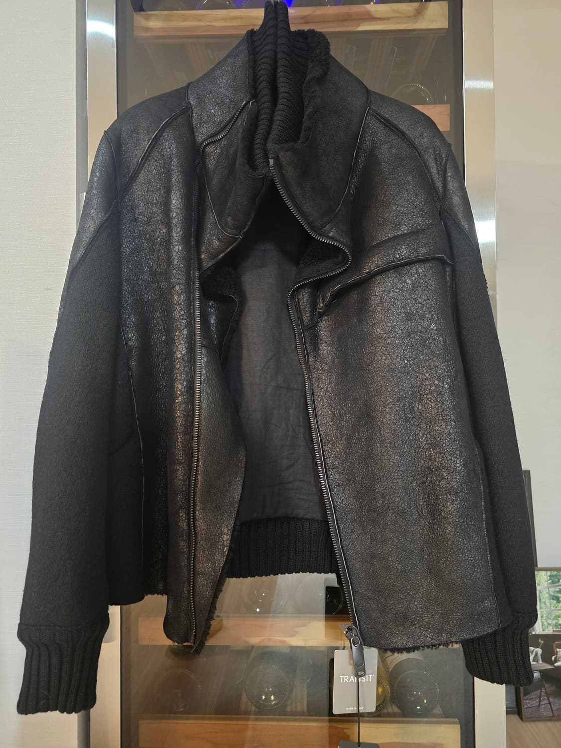 트랜짓 Transit 무스탕 가죽자켓 L사이즈입니다. 상품이미지2