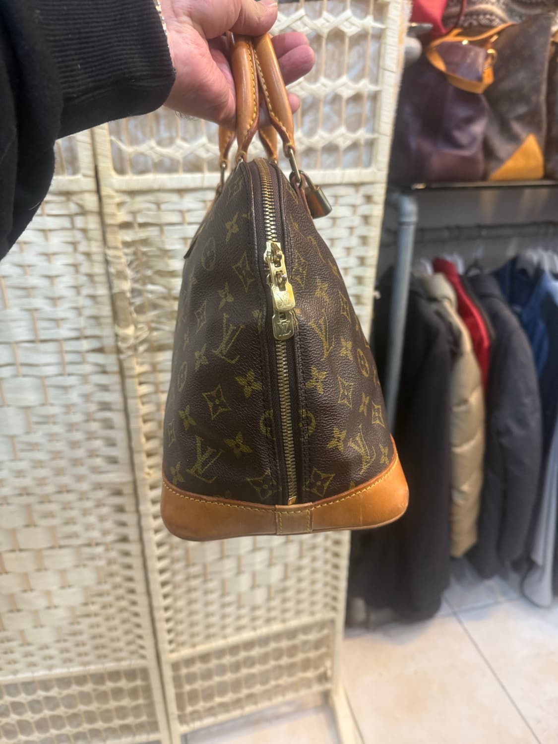 정품 루이비통 알마 토트백 팝니다 상품이미지4