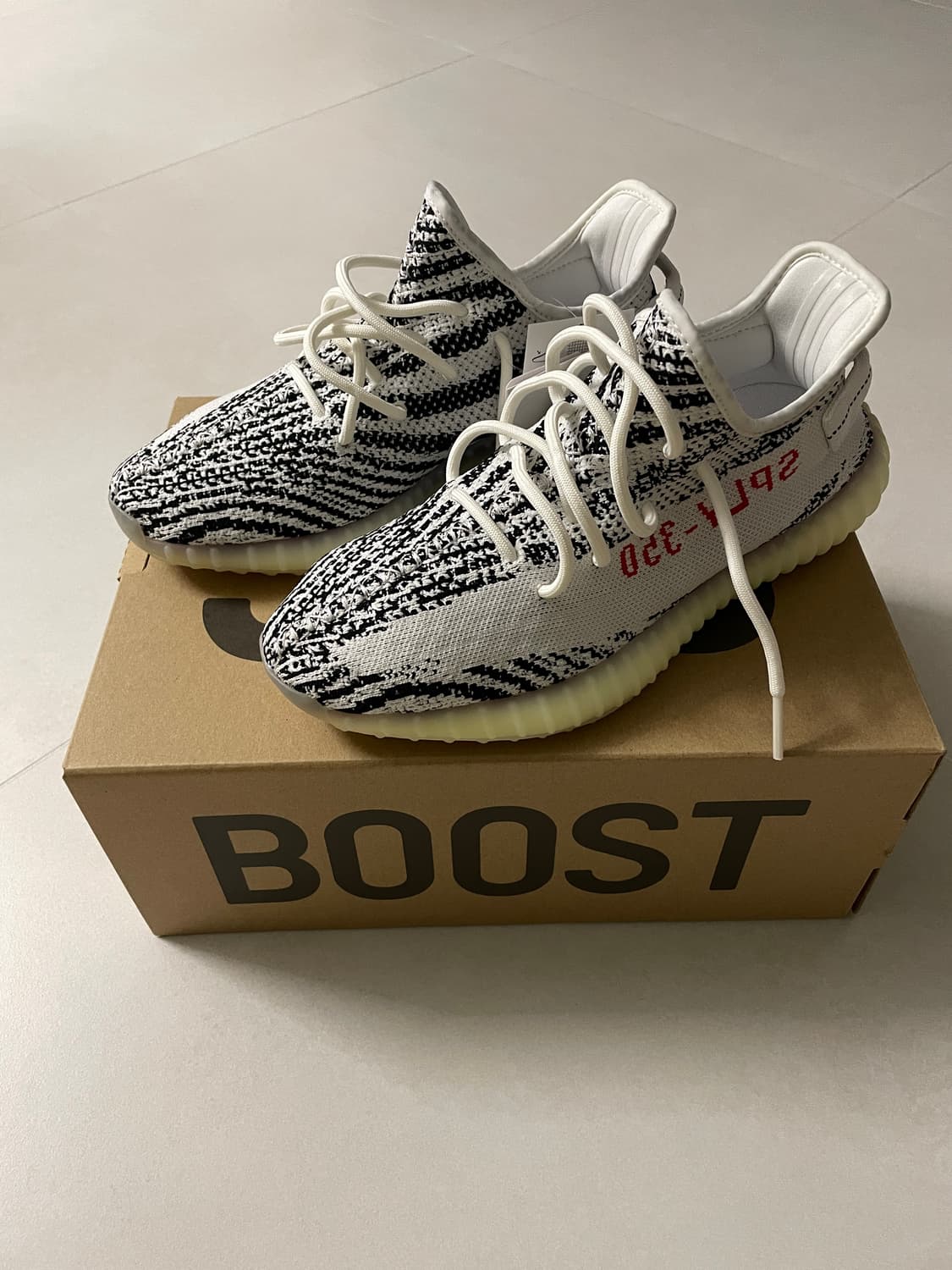 이지부스트 350 v2 지브라 275 상품이미지2