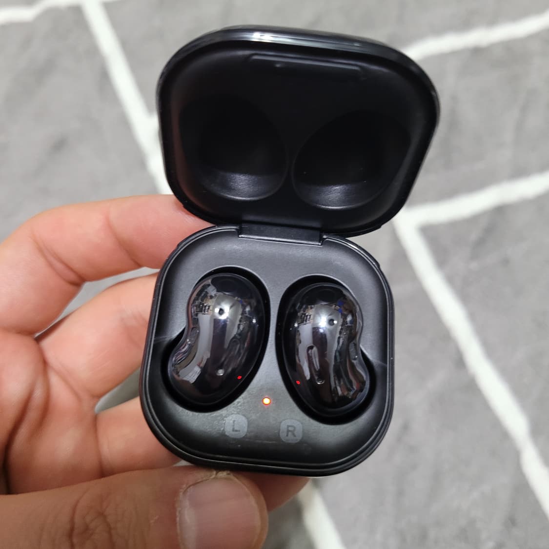 정품 삼성 갤럭시 버즈 라이브 블랙 SM-R180 상품이미지1