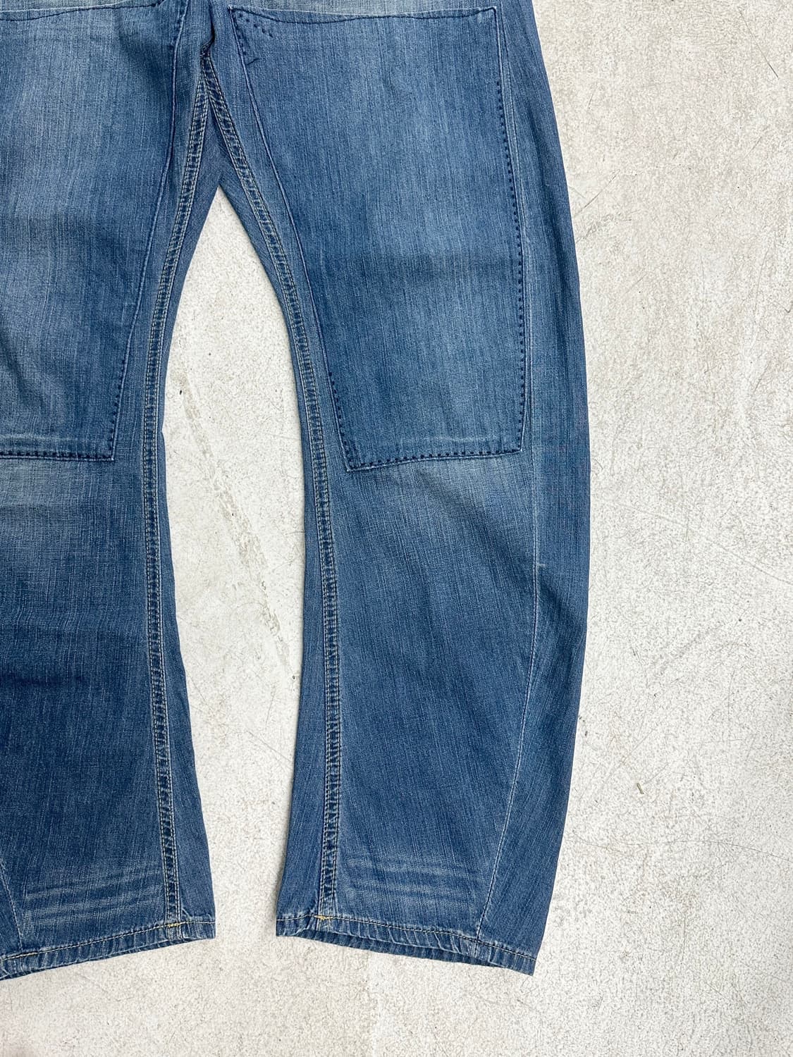 비비안 웨스트우드 커브드 패널 데님 팬츠 상품이미지7