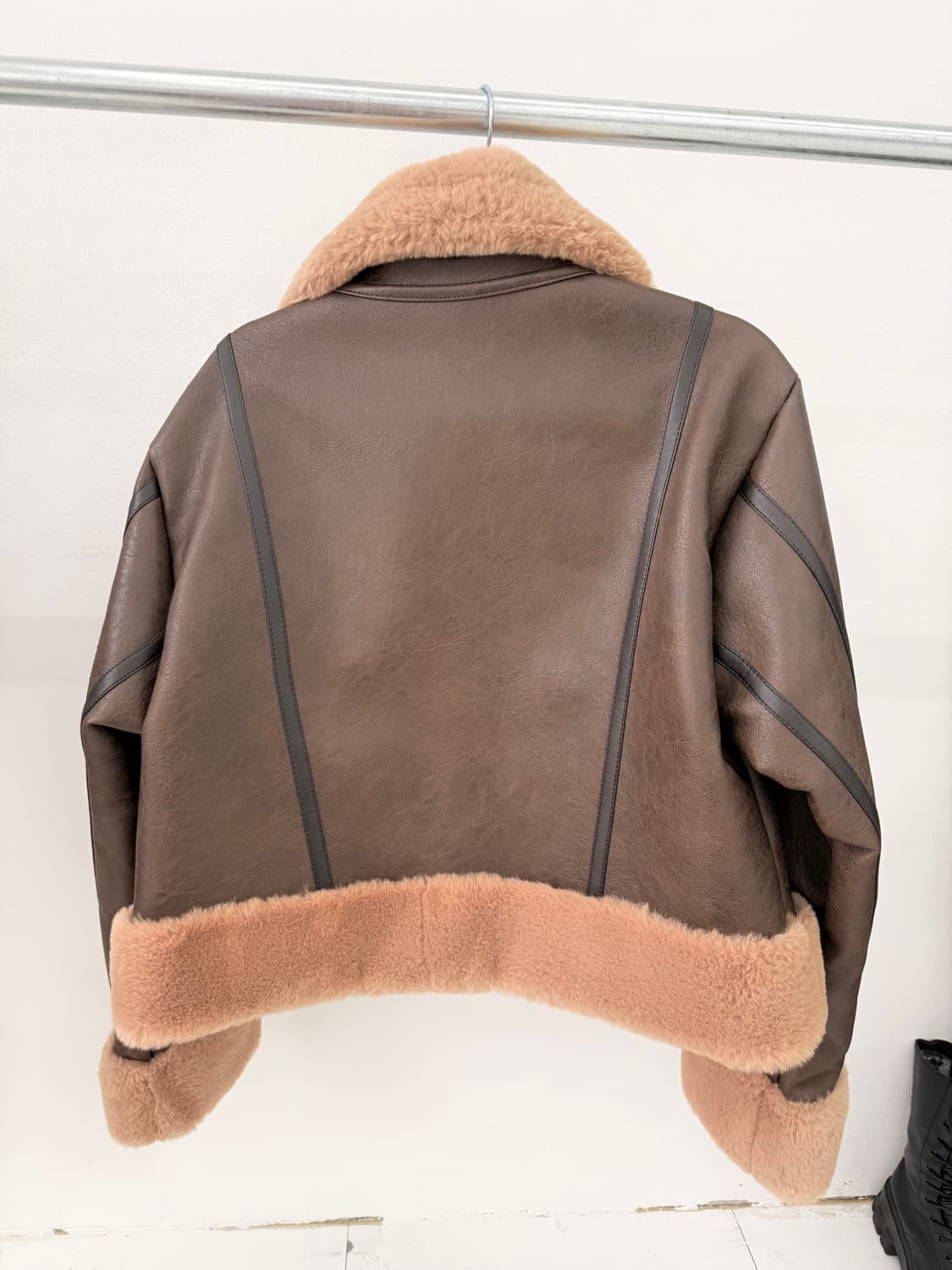 보헤미안서울 보헴서 무스탕 브라운24FW 상품이미지2