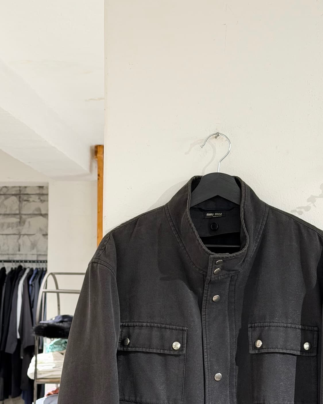 미우미우 블랙 코튼 사파리 자켓 상품이미지2
