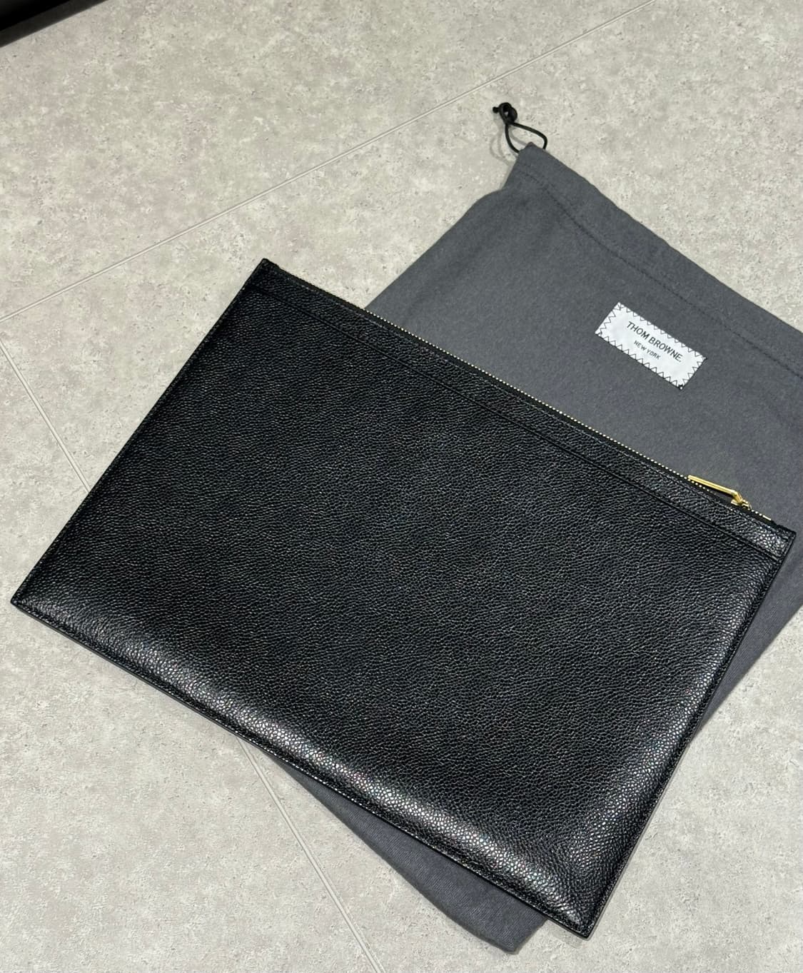 톰브라운 미듐 클러치 상품이미지3