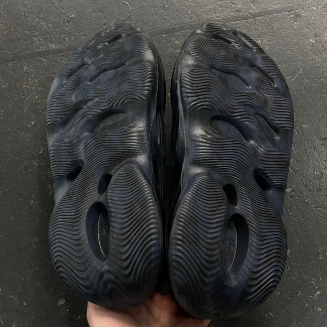 250 아디다스 이지 폼 러너  상품이미지5