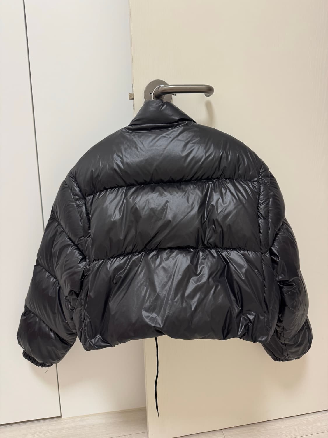 (W) 프라다 리나일론 크롭 컨버터블 다운 자켓 블랙 상품이미지2