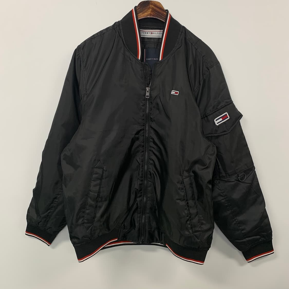 타미힐피거 블랙 포켓 봄버 자켓 상품이미지2