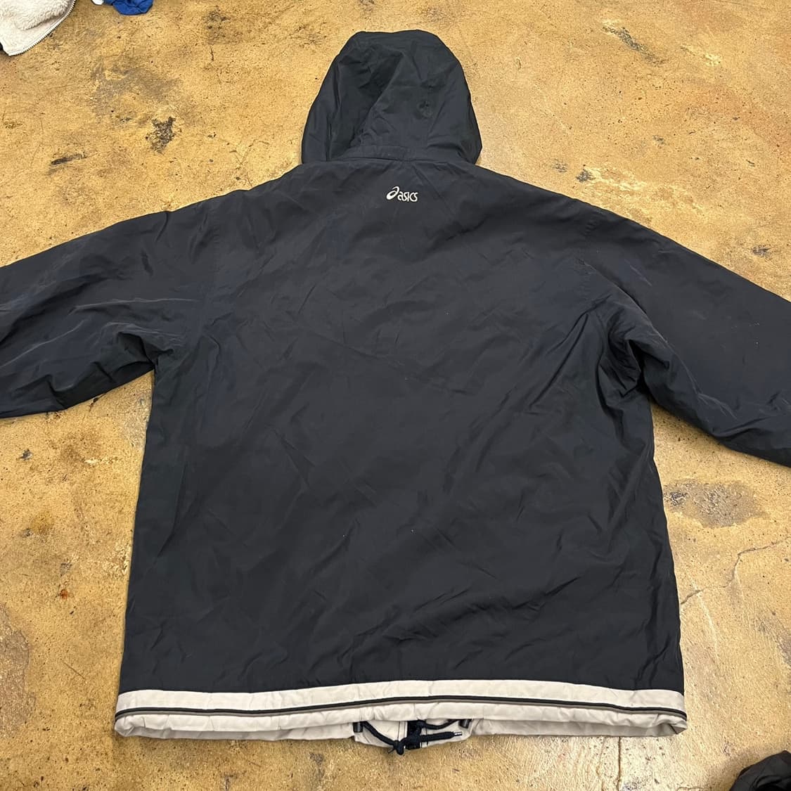 [정품/100] 아식스 네이비 후드 바람막이 점퍼 b10 상품이미지4