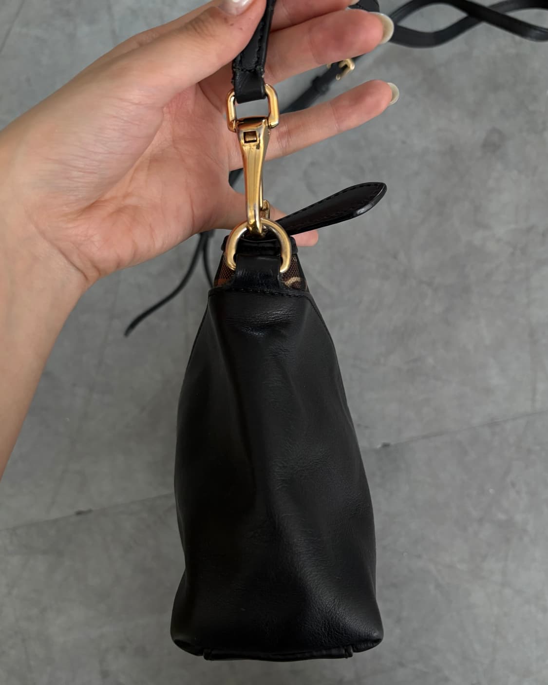 Burberry 버버리 리미티드 레더 노바체크 크로스백 상품이미지3