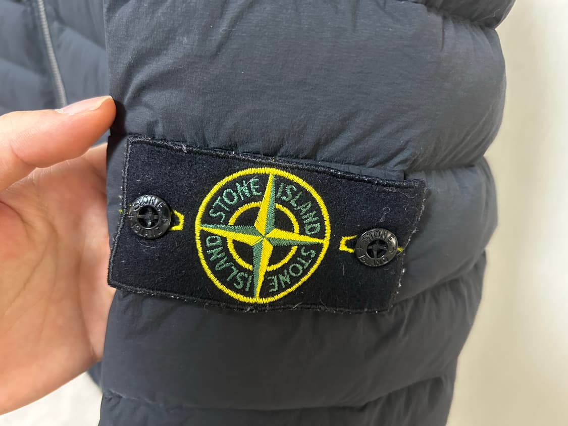 21년식 스톤아일랜드 룸우븐 경량패딩 M 상품이미지3