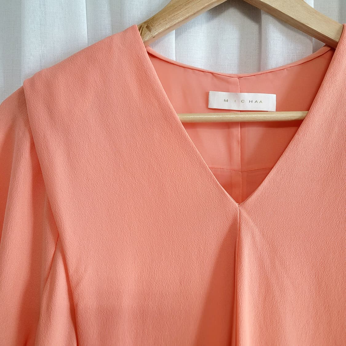 미샤 MICHAA 센터프릴 연코랄 숏슬리브 블라우스 (55) 상태최상 상품이미지3