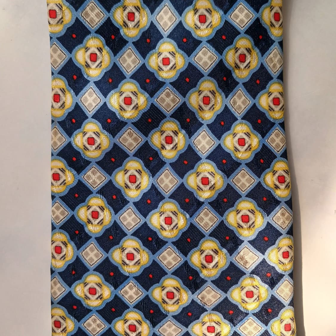 아쿠아스큐텀 네이비 옐로우 패턴 넥타이 9.9cm A+등급 E776
 상품이미지6