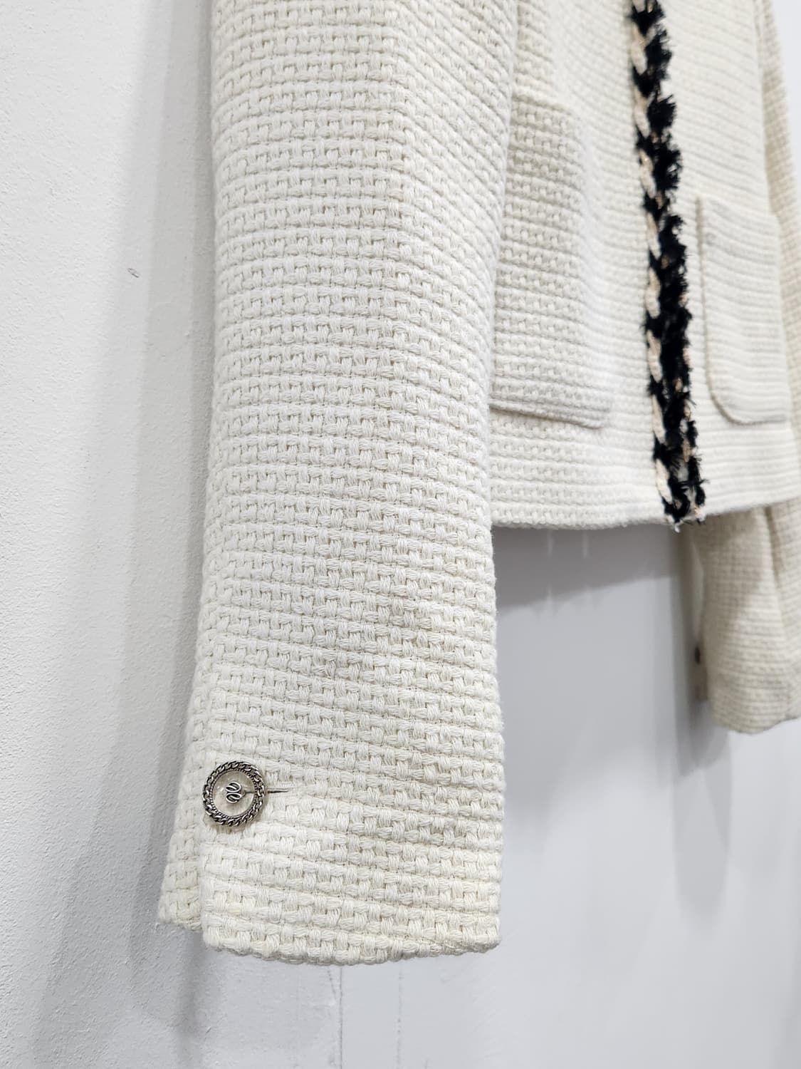 [F] 빅토리아 트위드 노카라 자켓 아이보리 블랙 배색 상품이미지4