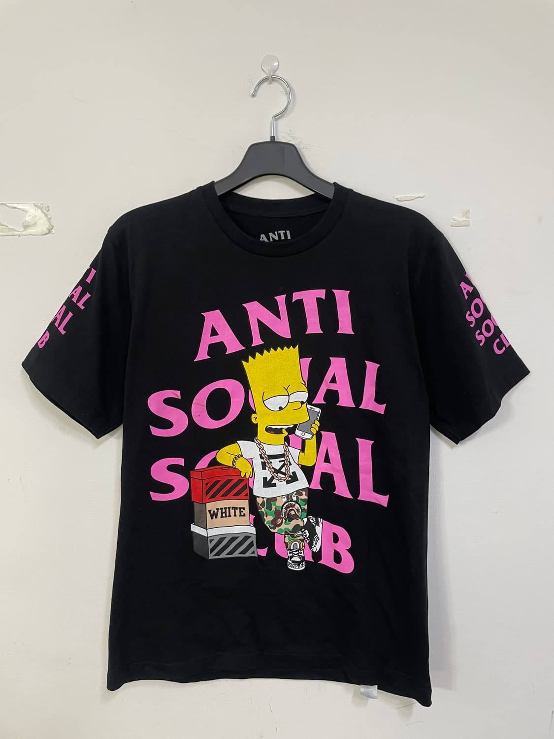 안티소셜클럽 심슨 콜라보 반팔티 블랙 상품이미지2