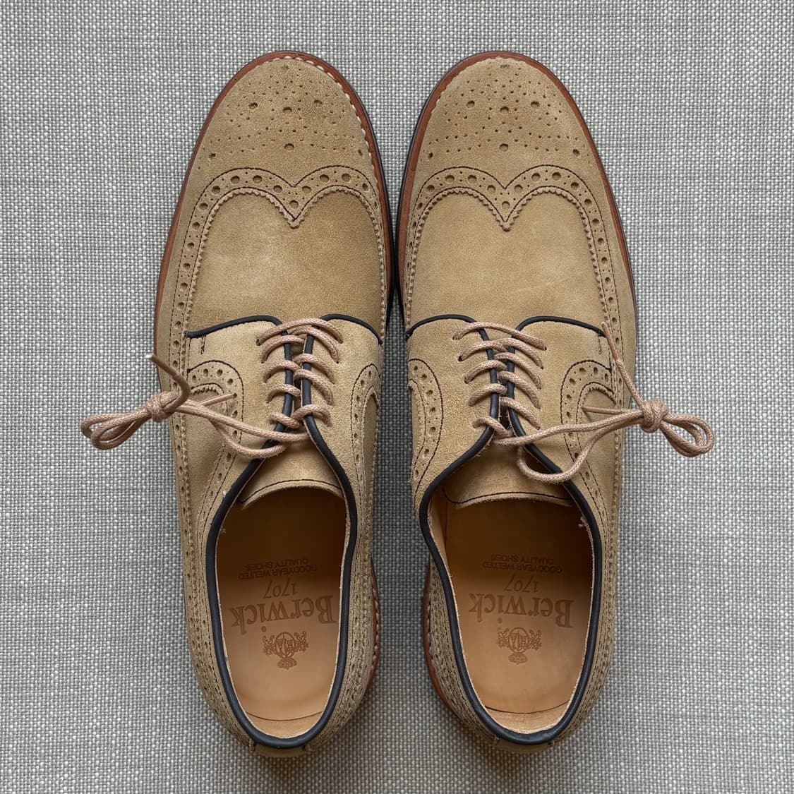 [새제품/255] Berwick 3681 데저트 스웨이드 브로그 윙팁 상품이미지8