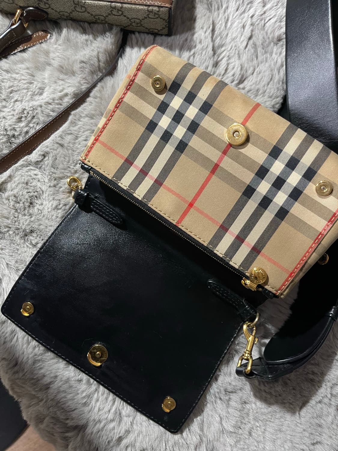 버버리 스트랩 가방 상품이미지3