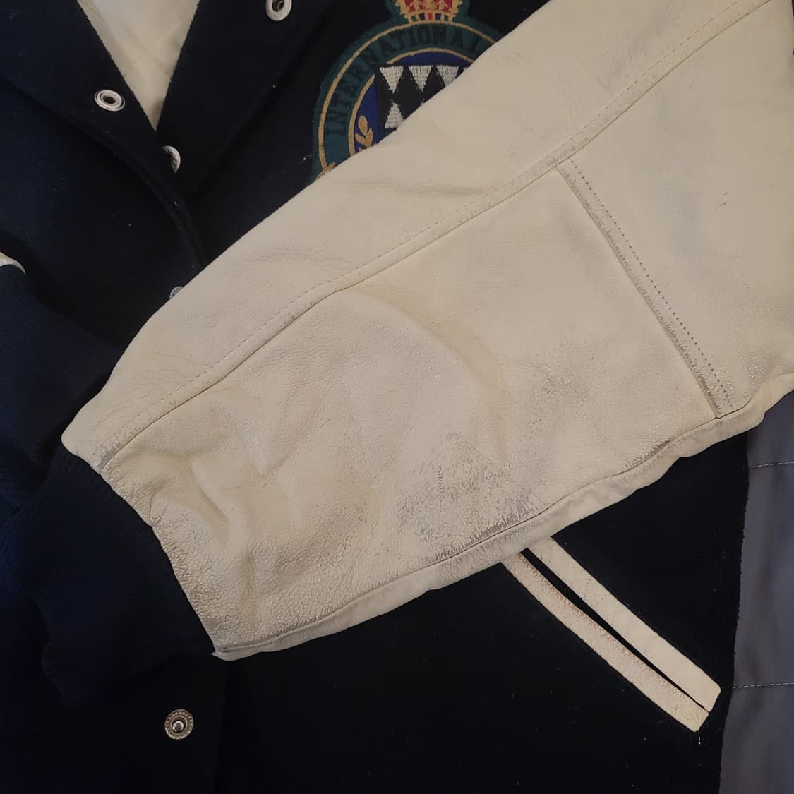 The Limited 크레스트 울레더 카라 바시티 자켓 상품이미지6