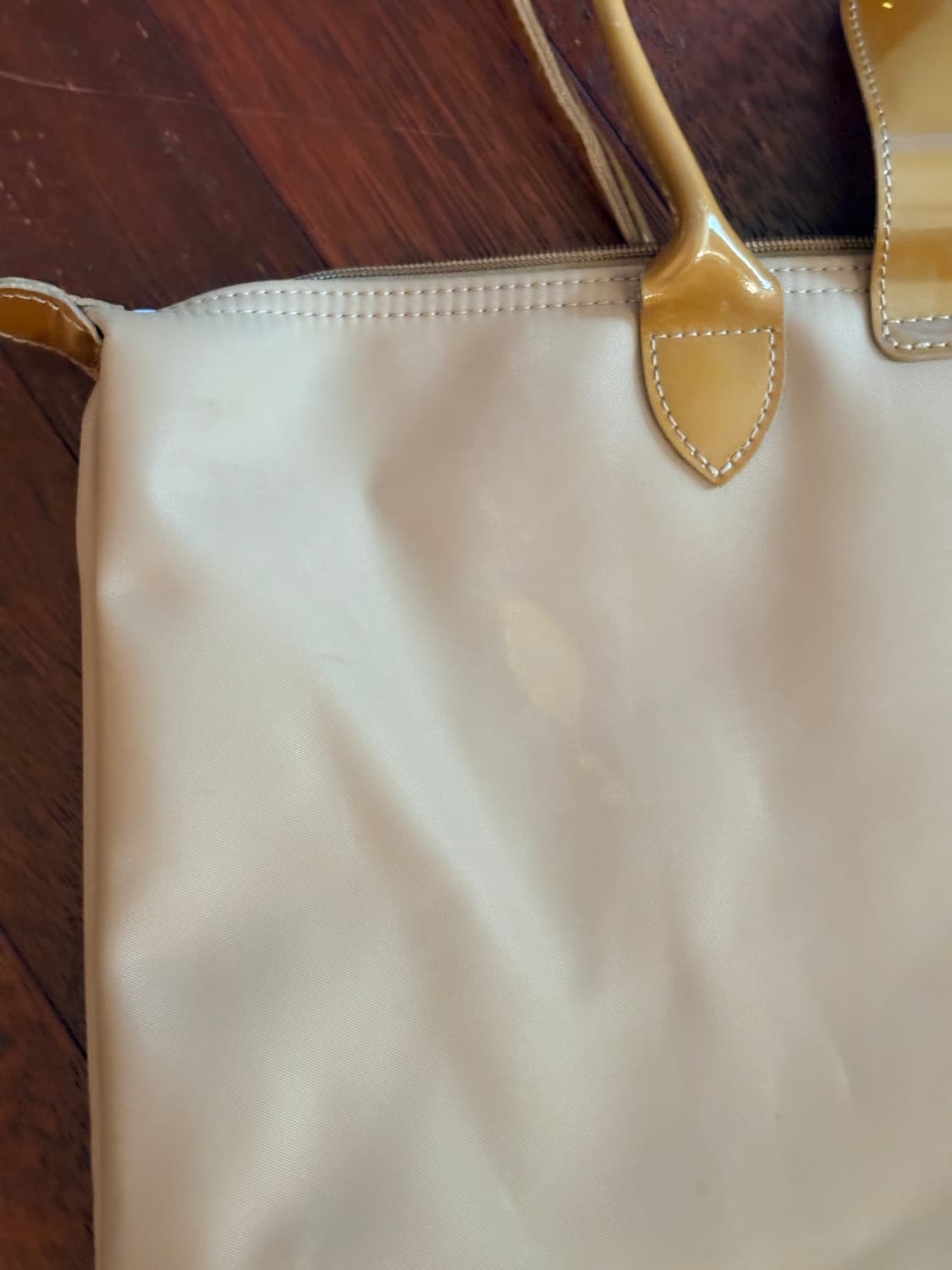 Longchamp 롱샴 베이지 에나멜 숄더백 상품이미지9