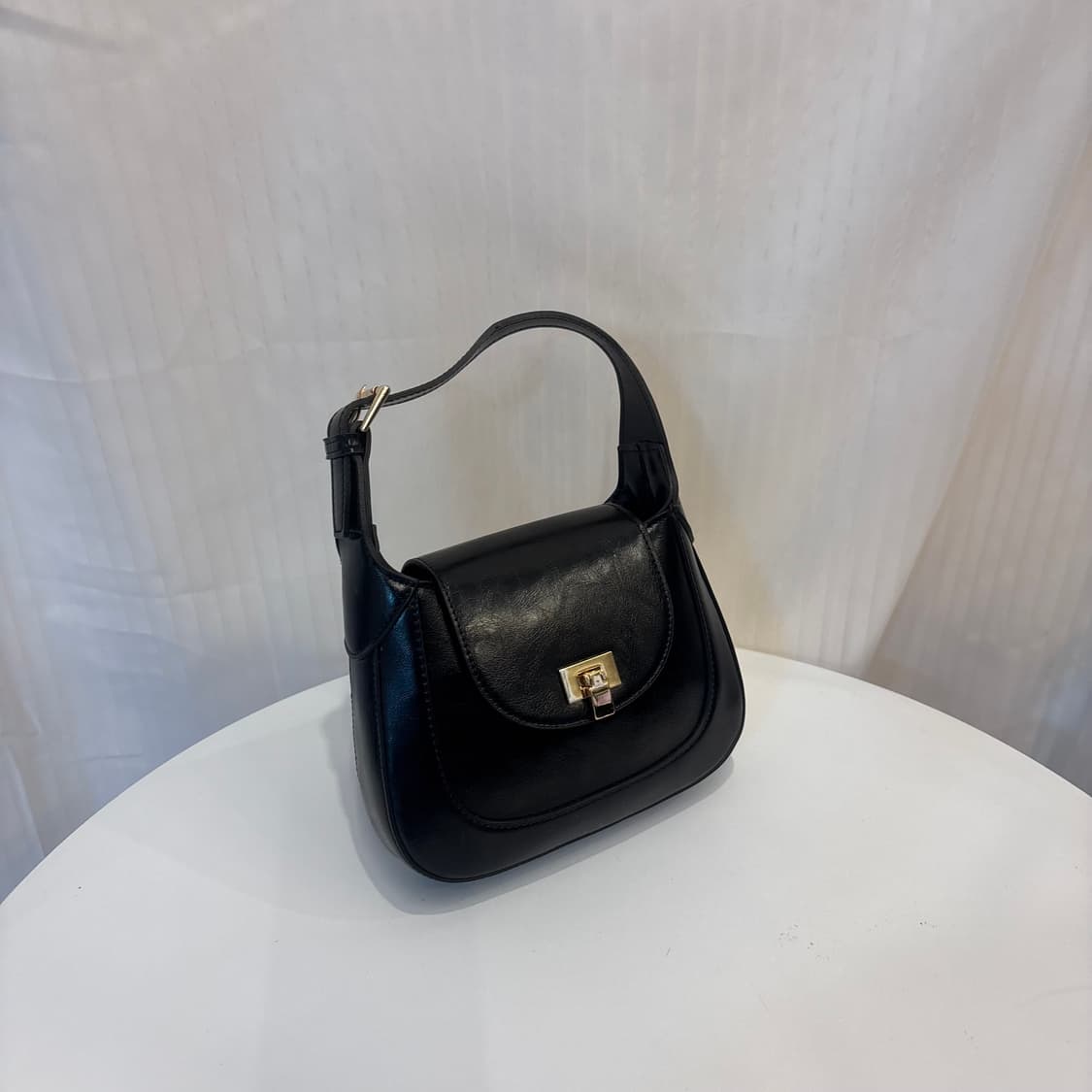 정품 Ovhee 오브히 보떼 크링클드 미니백     상품이미지3