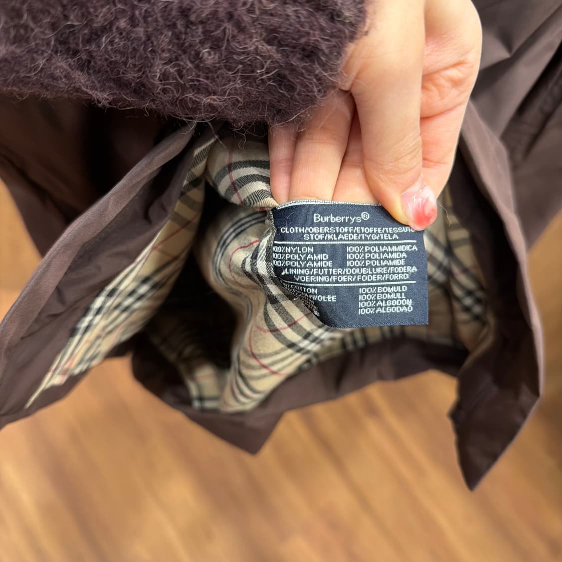 버버리 런던 경량 패딩 코트 로고 각인 버튼 디테일 레귤러핏 브라운 상품이미지8