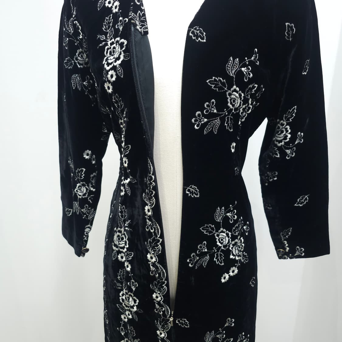 블랙 벨벳 화이트 플라워 자수 원피스 상품이미지10
