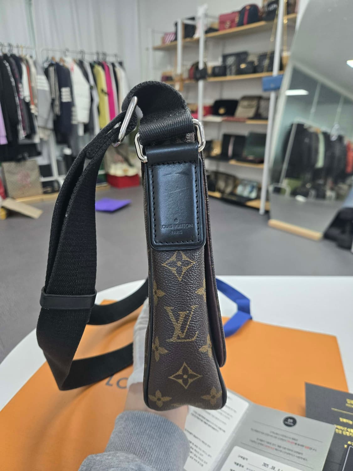 [50%세일] 루이비통 디스트릭트 메신저백 상품이미지3