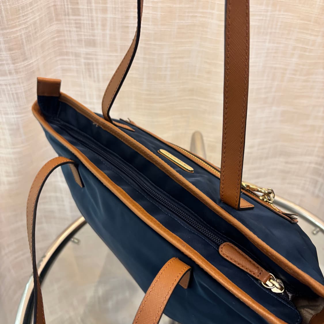 정품 마이클코어스 나일론 숄더백     상품이미지7