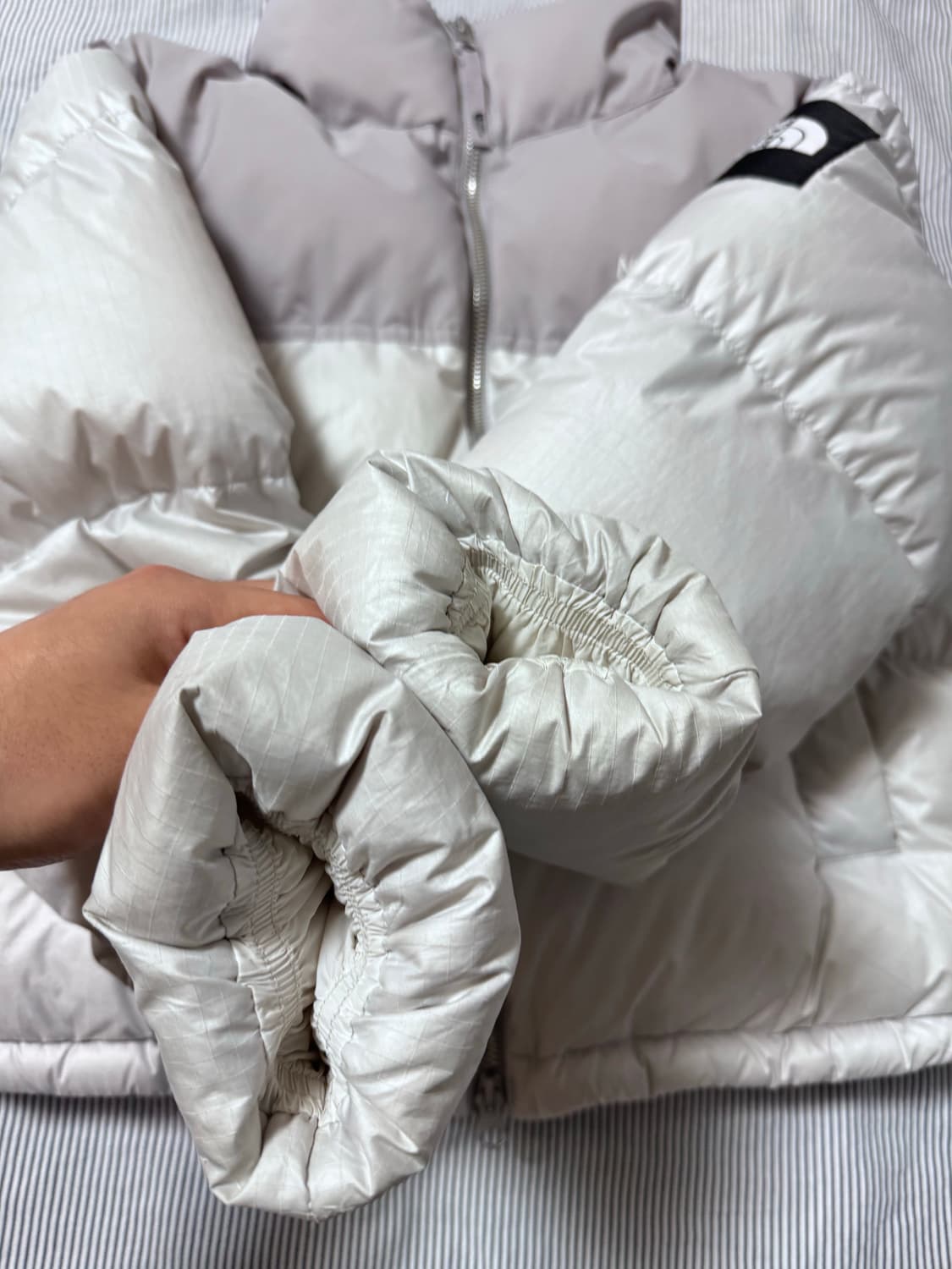 W 노스페이스 화이트라벨 노벨티 눕시 다운 자켓 아이스 그레이 상품이미지8