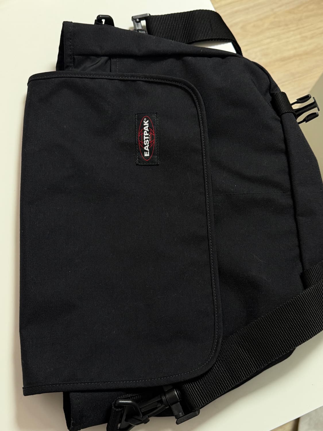 이스트팩 크로스백 메신저백 블랙 상품이미지1