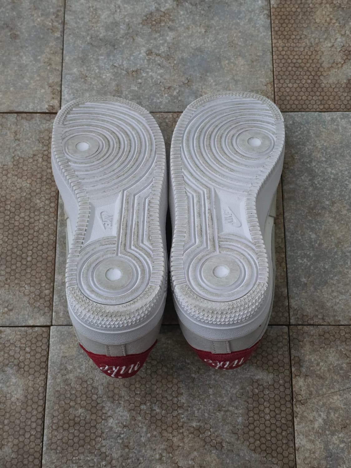 (230)나이키 에어포스 1 lv8 s50 라이트 스톤 상품이미지8