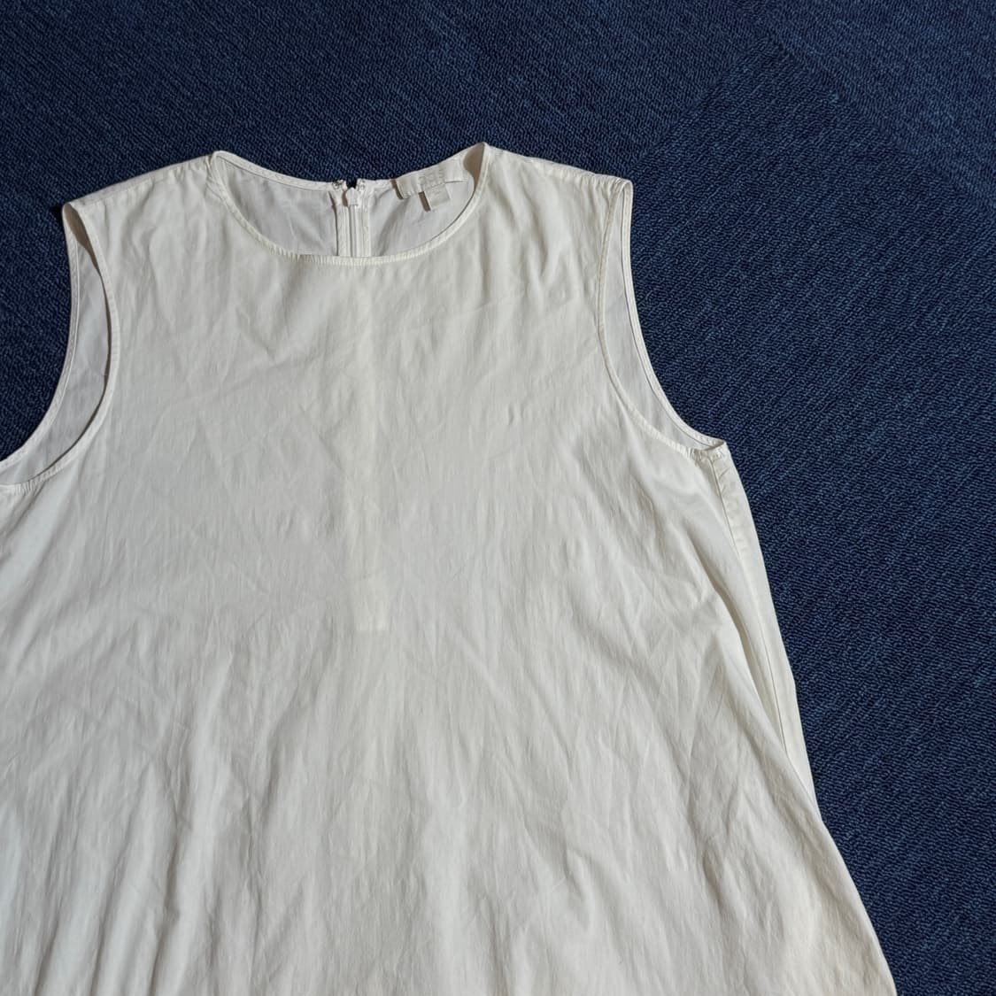 코스 화이트 민소매 프릴 원피스 상품이미지2