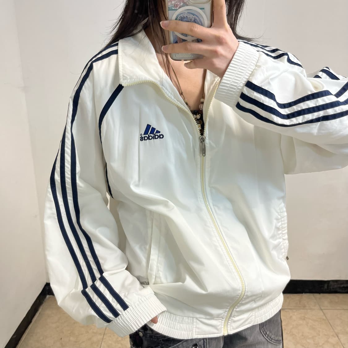 Adidas 90’s white windbreaker 상품이미지3