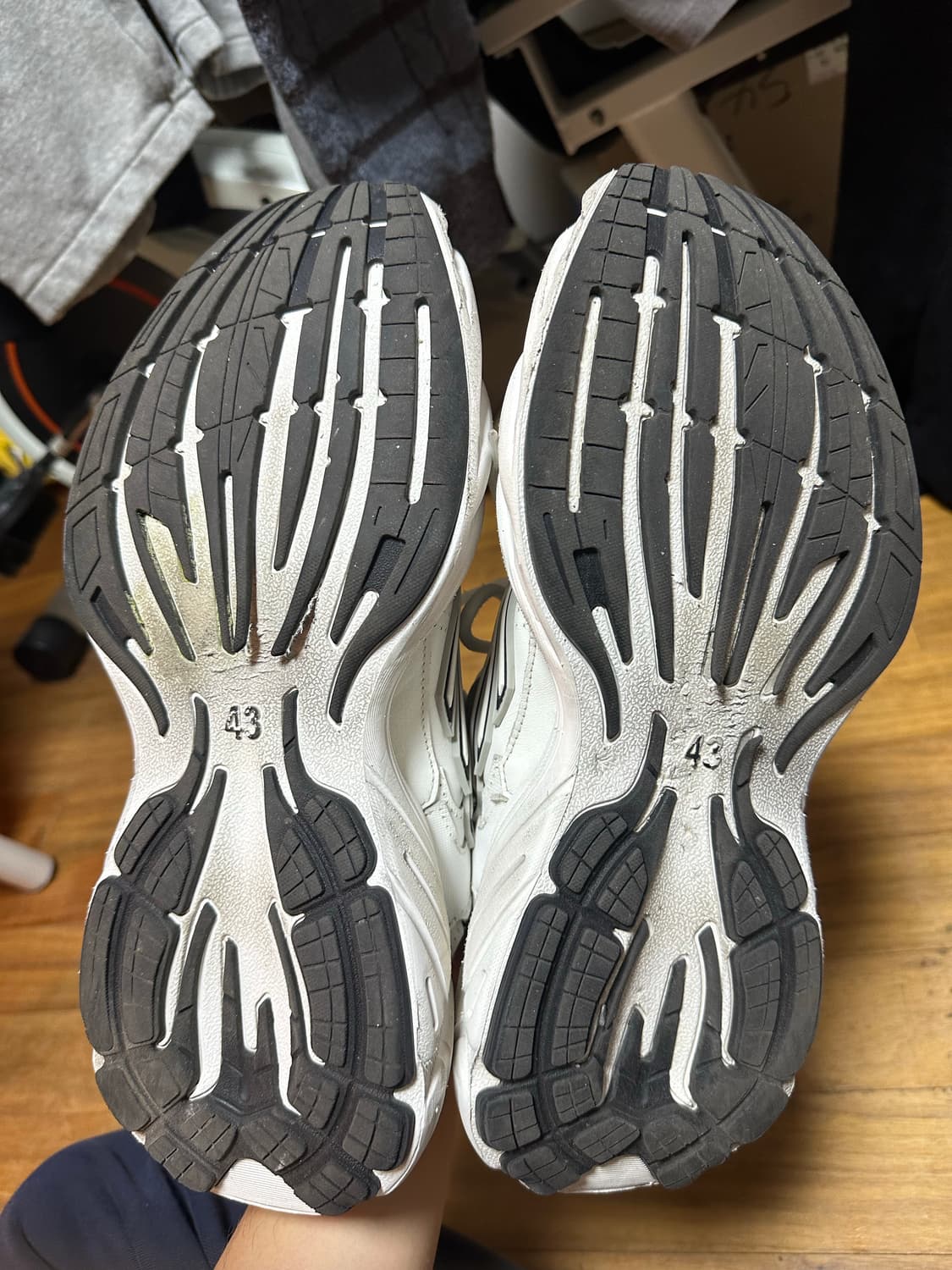 발렌시아가 먼데이 화이트 43 상품이미지3