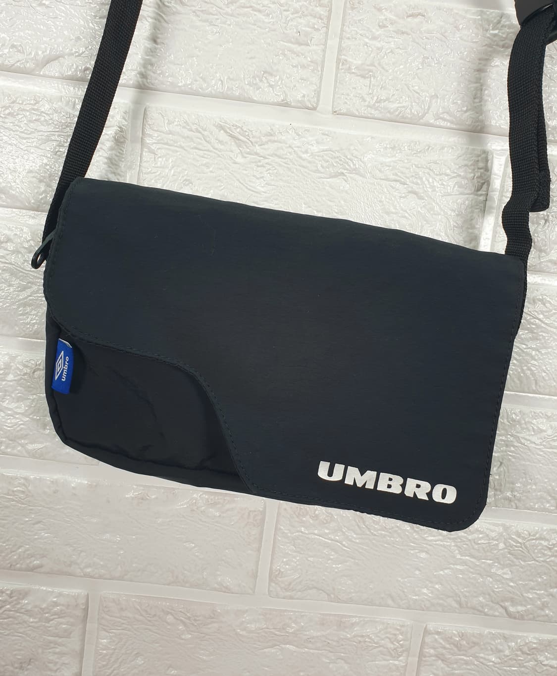 엄브로 미니 크로스백 상품이미지3